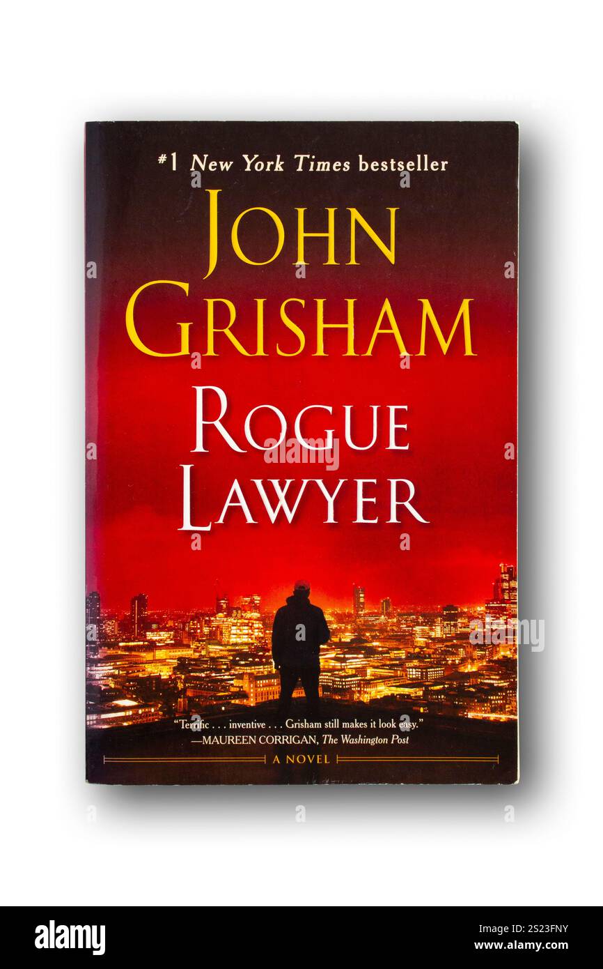 Un livre de poche « Rogue Lawyer » par l'auteur John Grisham. (Découpe avec ombre sur fond blanc pur) Banque D'Images