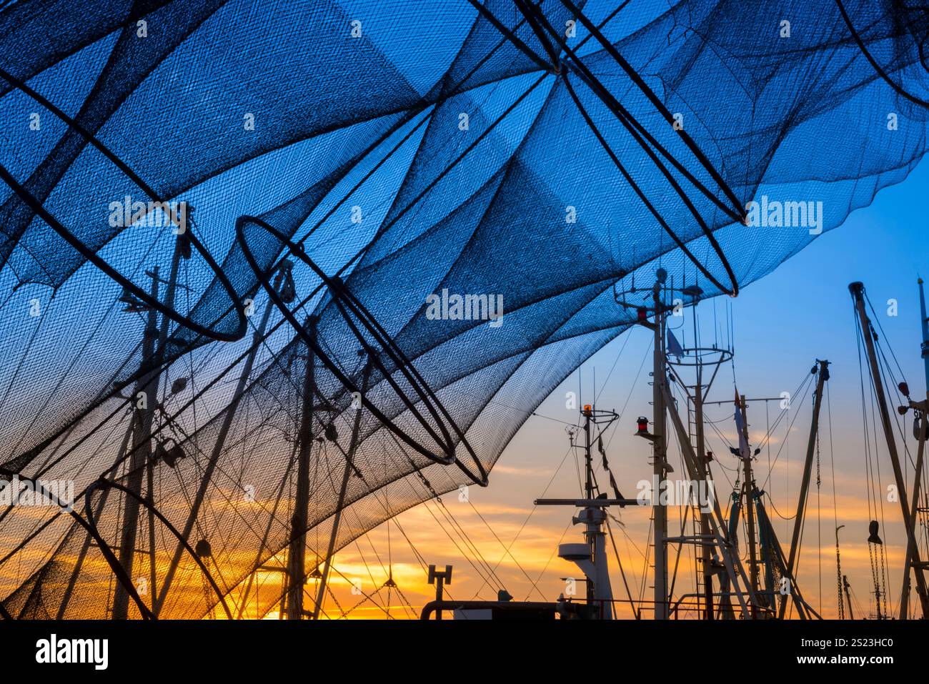Filets de pêche (pêche à la crevette) dans un port aux pays-Bas Banque D'Images