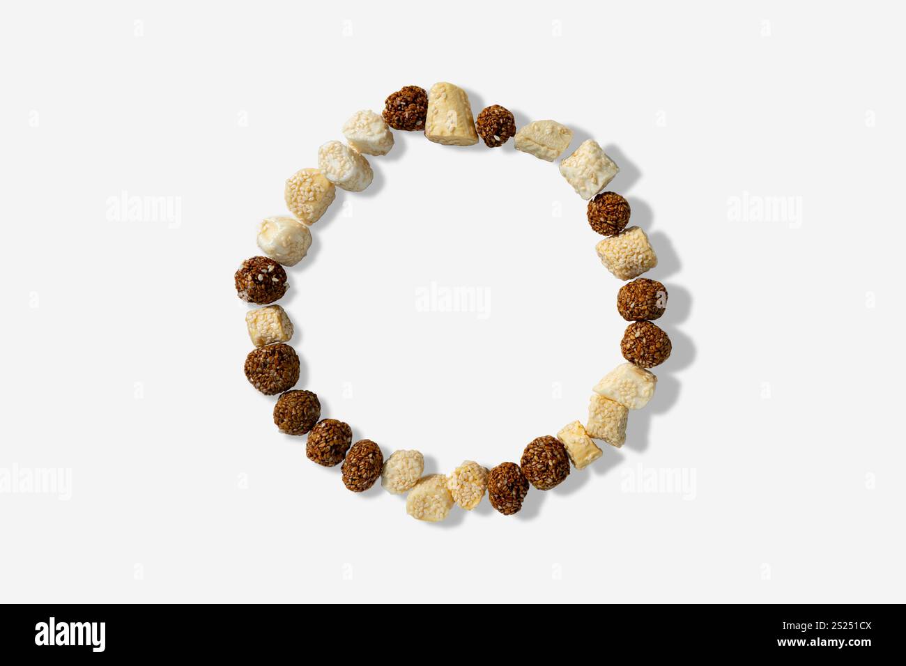 Balles de sésame avec jaggery et Ghee High Energtic Pre Workout et concept du festival Maghe Sankranti Banque D'Images