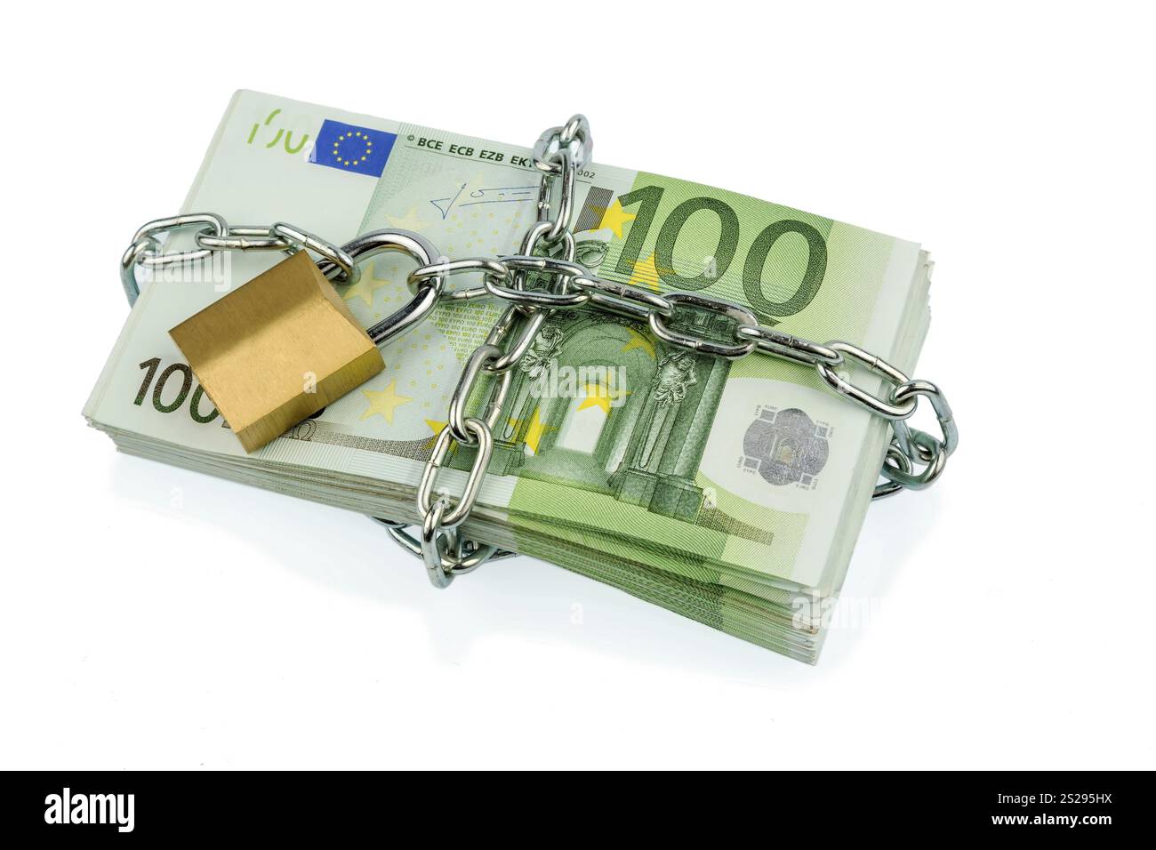 Billets en euros avec chaîne et cadenas photo symbolique pour la sécurité et l'inflation. Autriche Banque D'Images