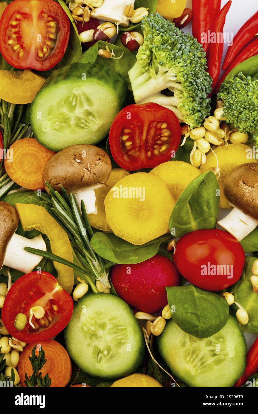 Un cœur fait de légumes. Photo symbolique pour l'alimentation, la réduction de poids et une alimentation saine. Autriche Banque D'Images