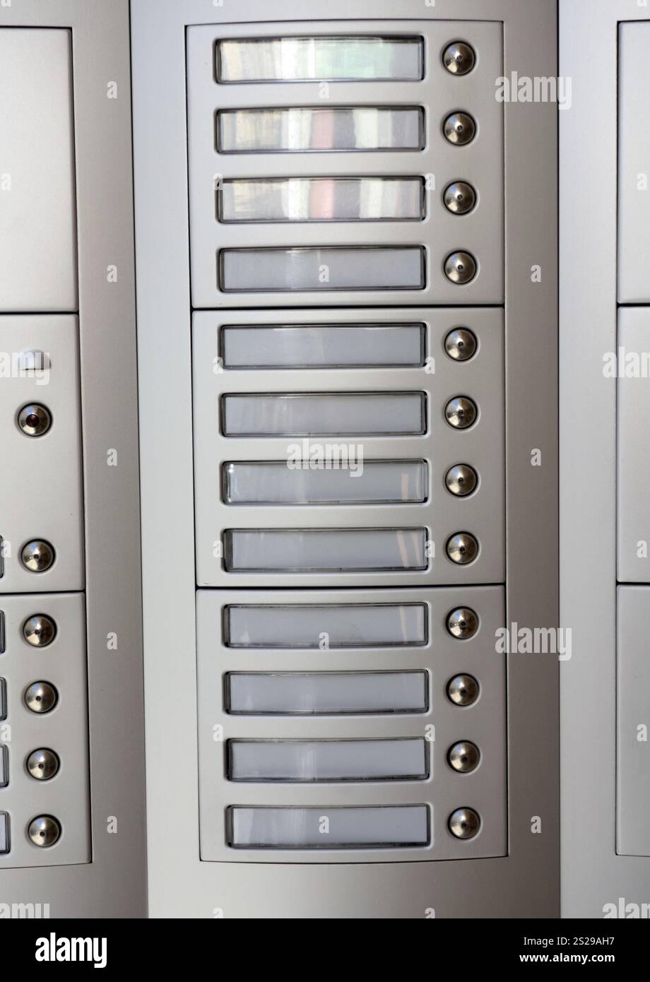 IDoorbell signes des résidents d'une maison à louer dans la ville. Autriche Banque D'Images
