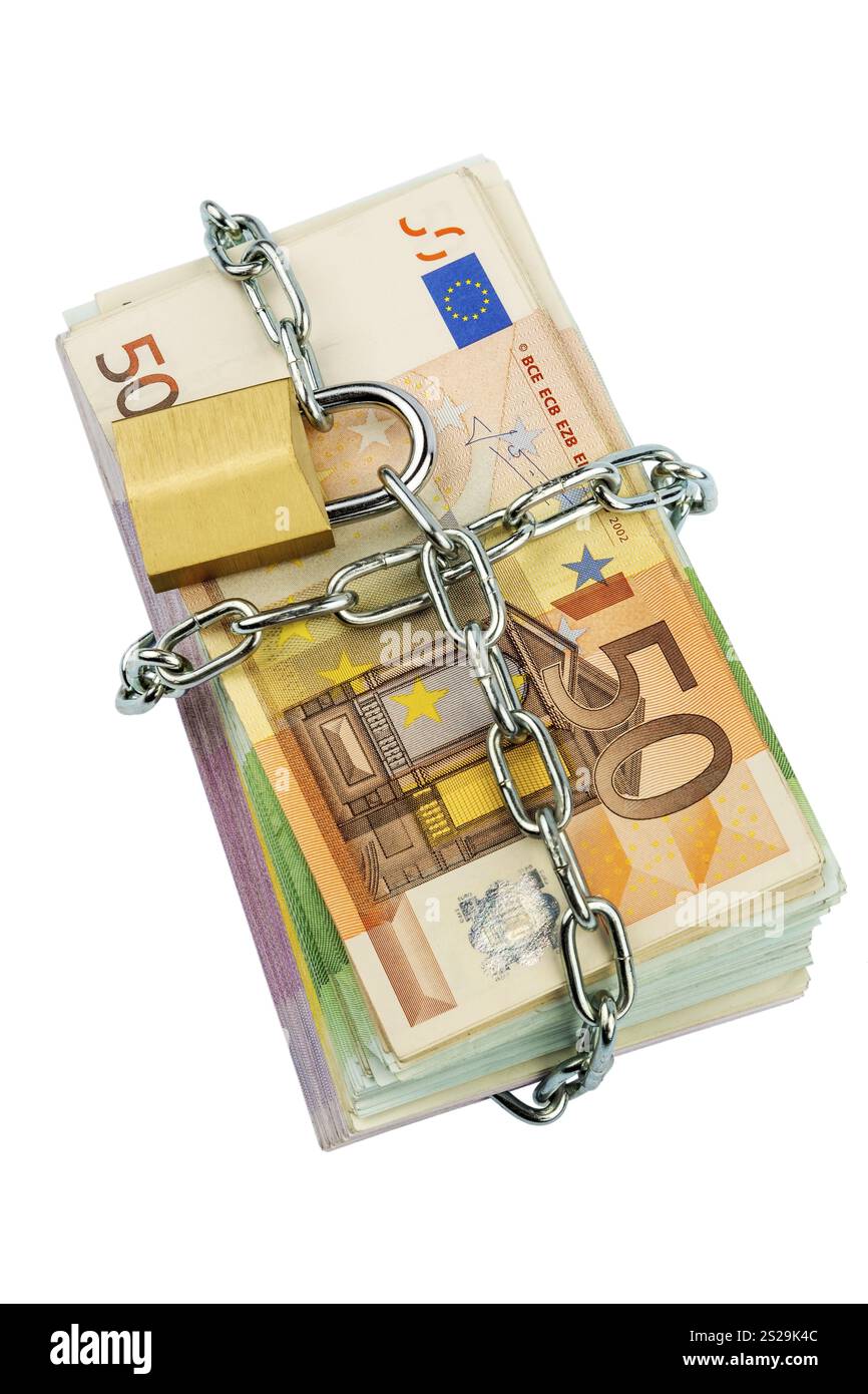 Billets en euros avec chaîne et cadenas photo symbolique pour la sécurité et l'inflation. Autriche Banque D'Images