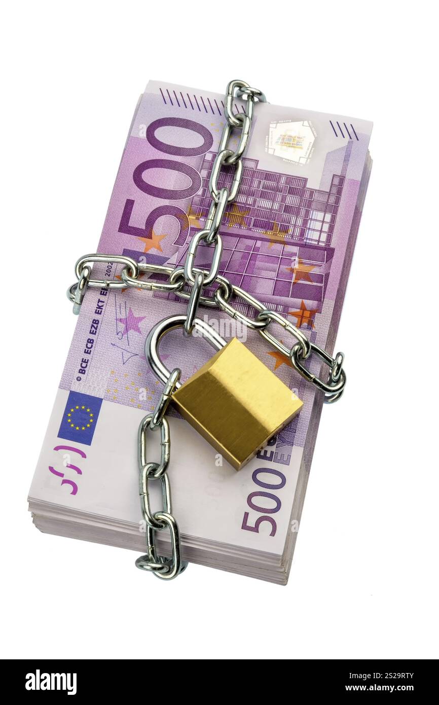 Billets en euros avec chaîne et cadenas photo symbolique pour la sécurité et l'inflation. Autriche Banque D'Images
