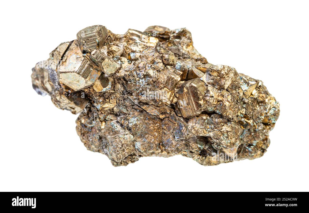 gros plan d'un échantillon de minéraux naturels provenant de la collection géologique - la consommation de cristaux de pyrite (pyrite de fer, or de idiot) isolés sur fond blanc Banque D'Images