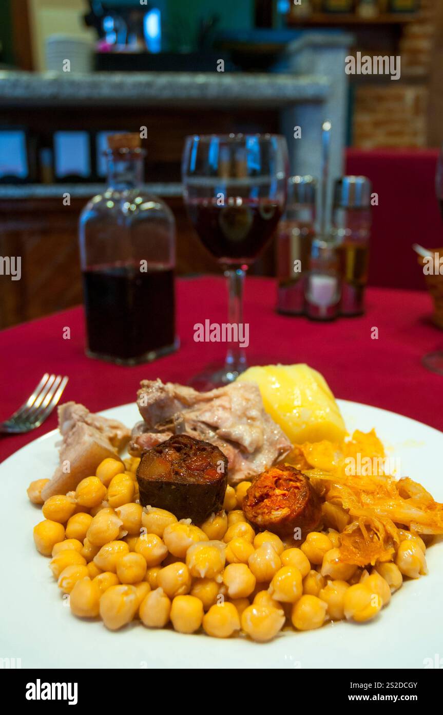 Cocido madrileño de servir. Madrid, Espagne. Banque D'Images