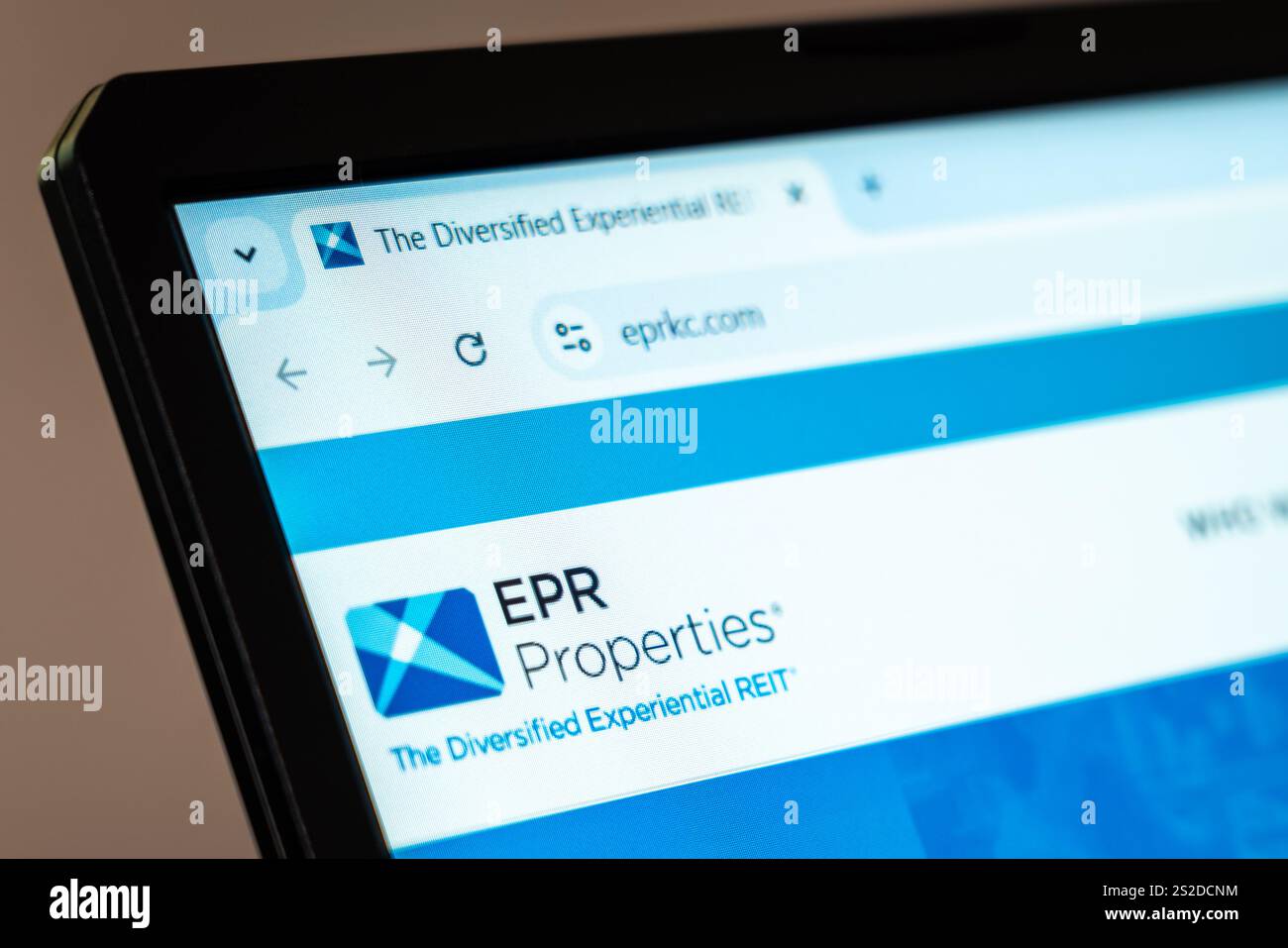 New York, États-Unis - 07 janvier 2025 : site EPR Properties affiché sur l'écran d'ordinateur présentant des investissements immobiliers et la gestion immobilière Banque D'Images