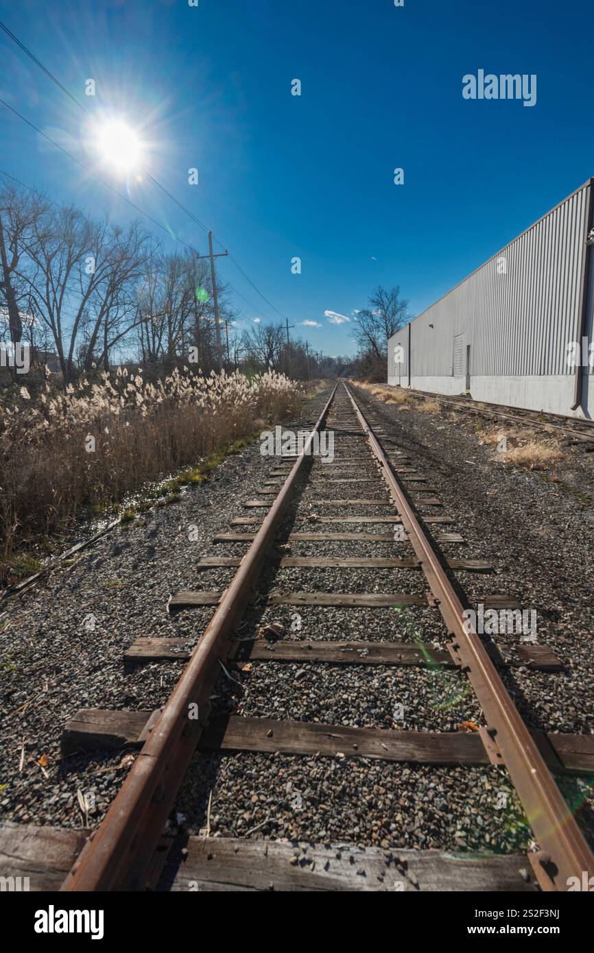 Voies ferrées abandonnées dans un complexe industriel, Pennsylvanie, États-Unis Banque D'Images