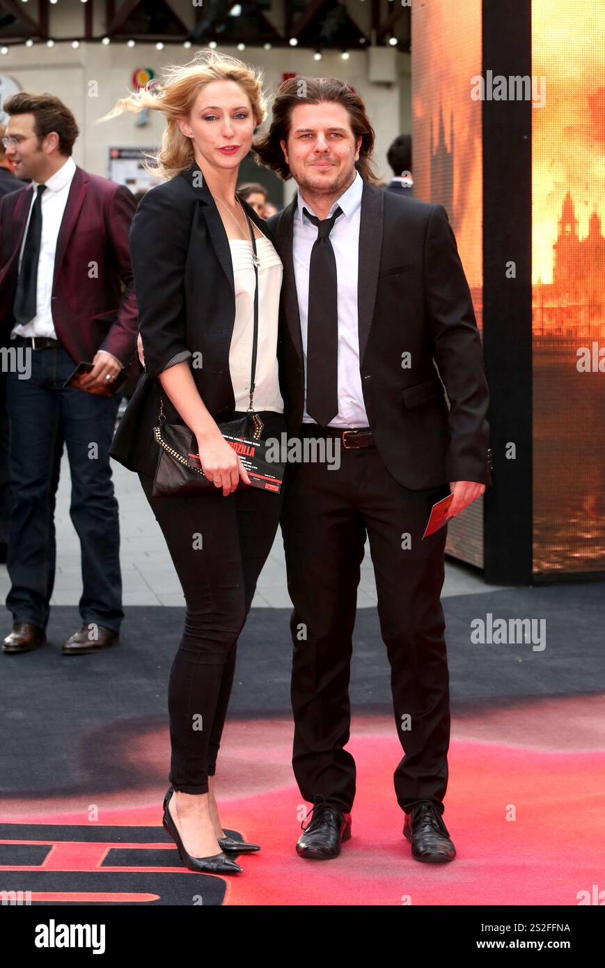 Ali Bastian et Tom CLA lors de la première européenne de 'Godzilla' à l'Odeon Leicester Square à Londres - 11 mai 2014 Banque D'Images