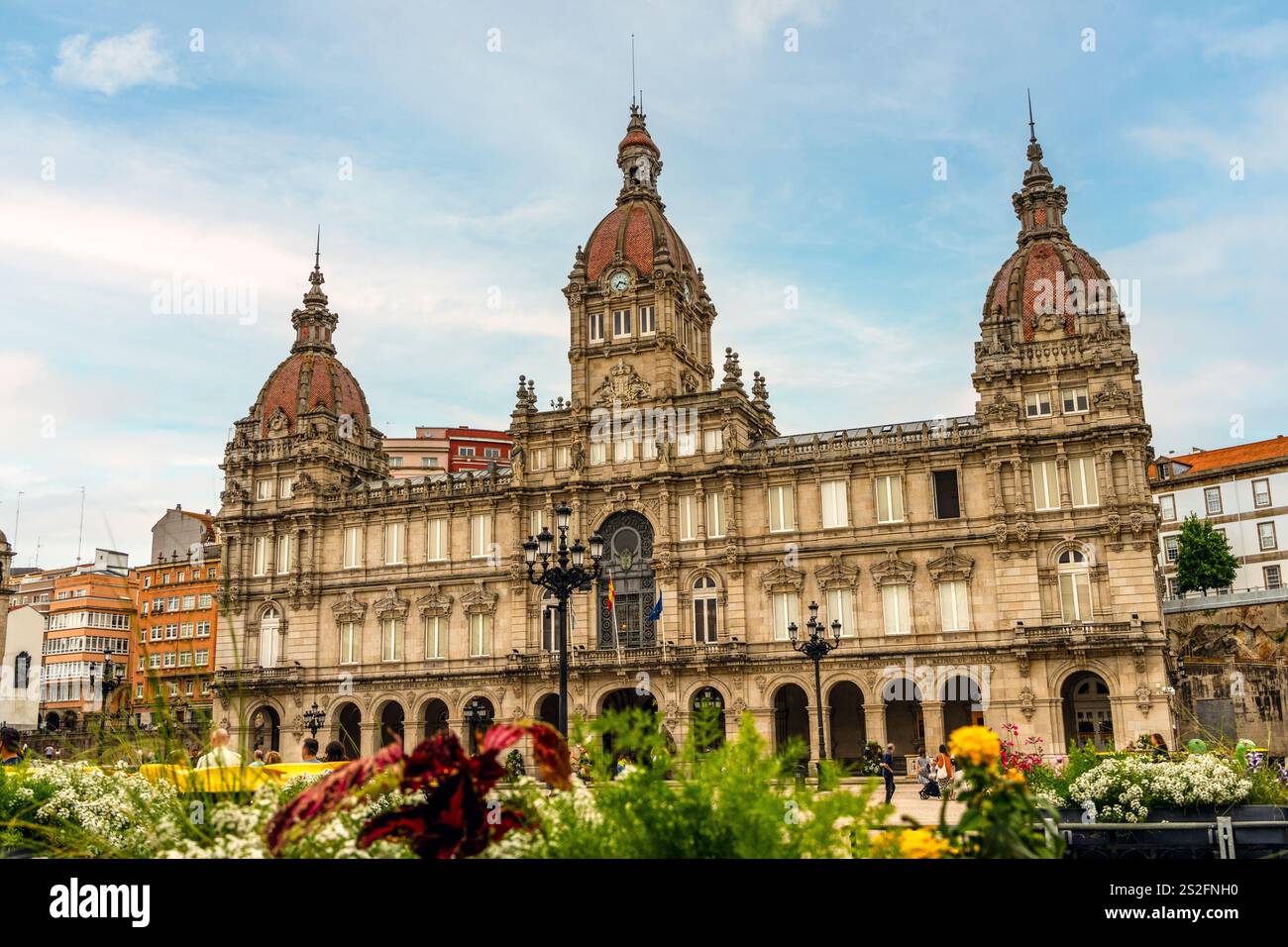 Hôtel de ville historique à Praza de Maria Pita, place principale à la Corogne, Galice - Espagne Banque D'Images