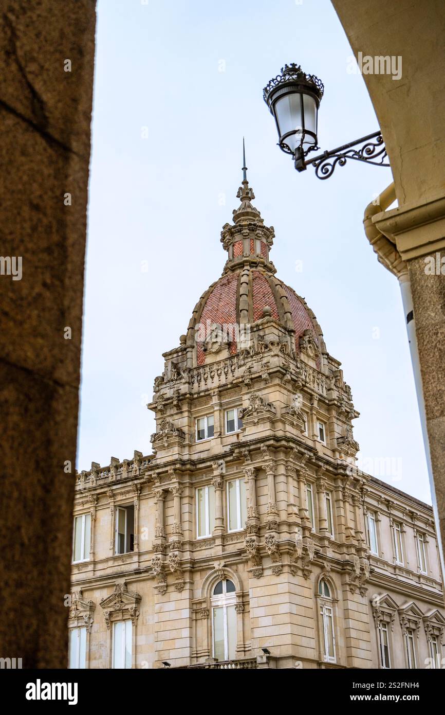 Hôtel de ville historique à Praza de Maria Pita, place principale à la Corogne, Galice - Espagne Banque D'Images