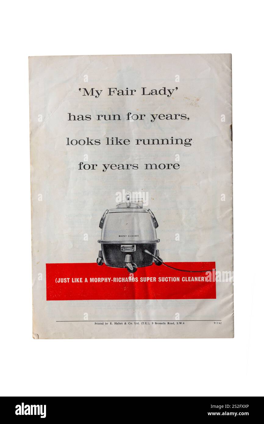 Programme My Fair Lady imprimé 9/3/62 isolé sur fond blanc - couverture arrière My Fair Lady a couru pendant des années ressemble à courir pendant des années encore Banque D'Images