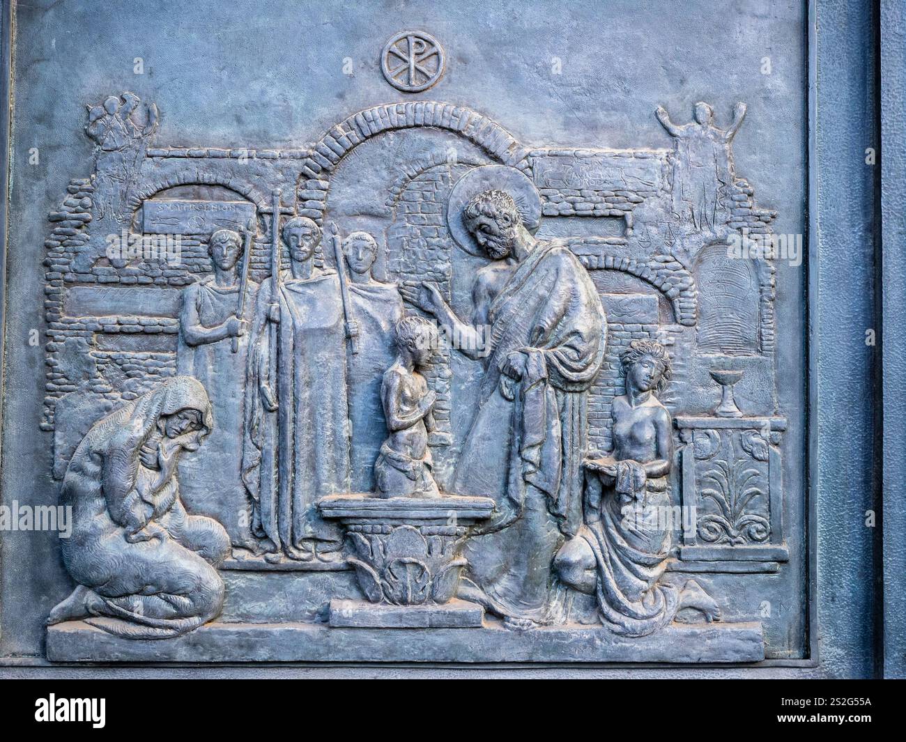 Détail de la porte principale de la basilique Saint-Paul en dehors des murs - Rome, Italie Banque D'Images