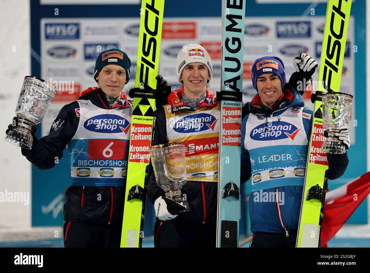 Bischofshofen, Österreich, 06. Januar 2025 : 73.internationale Vierschanzentournee, Skispringen, Herren, Weltcup, Bischofshofen, Paul-Ausserleitner Schanze, 4hills, Dreikönigsspringen Siegerehrung, Siegerpodest, Tagessieger 1. Daniel Tschofenig (AUT) 2. Jan Hoerl (AUT) 3. Stefan Kraft (AUT) Banque D'Images