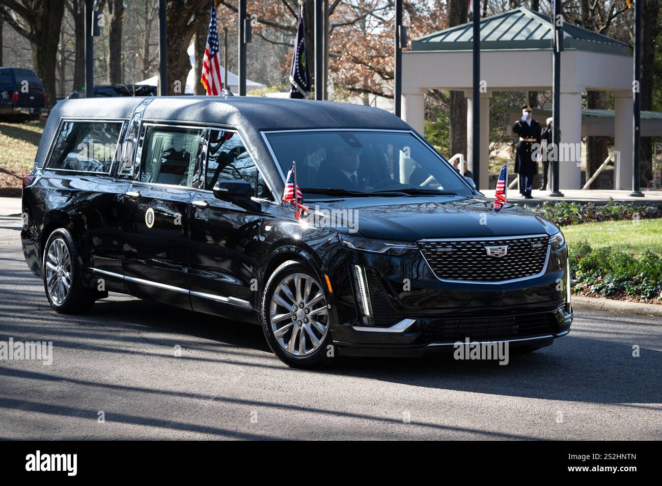 Atlanta, Géorgie, États-Unis. 7 janvier 2025. Le cercueil de l'ancien président carter quitte le carter President Center pour la base de réserve aérienne de Dobbins et un vol pour Washington, DC (crédit image : © Robin Rayne/ZUMA Press Wire) USAGE ÉDITORIAL SEULEMENT! Non destiné à UN USAGE commercial ! Banque D'Images