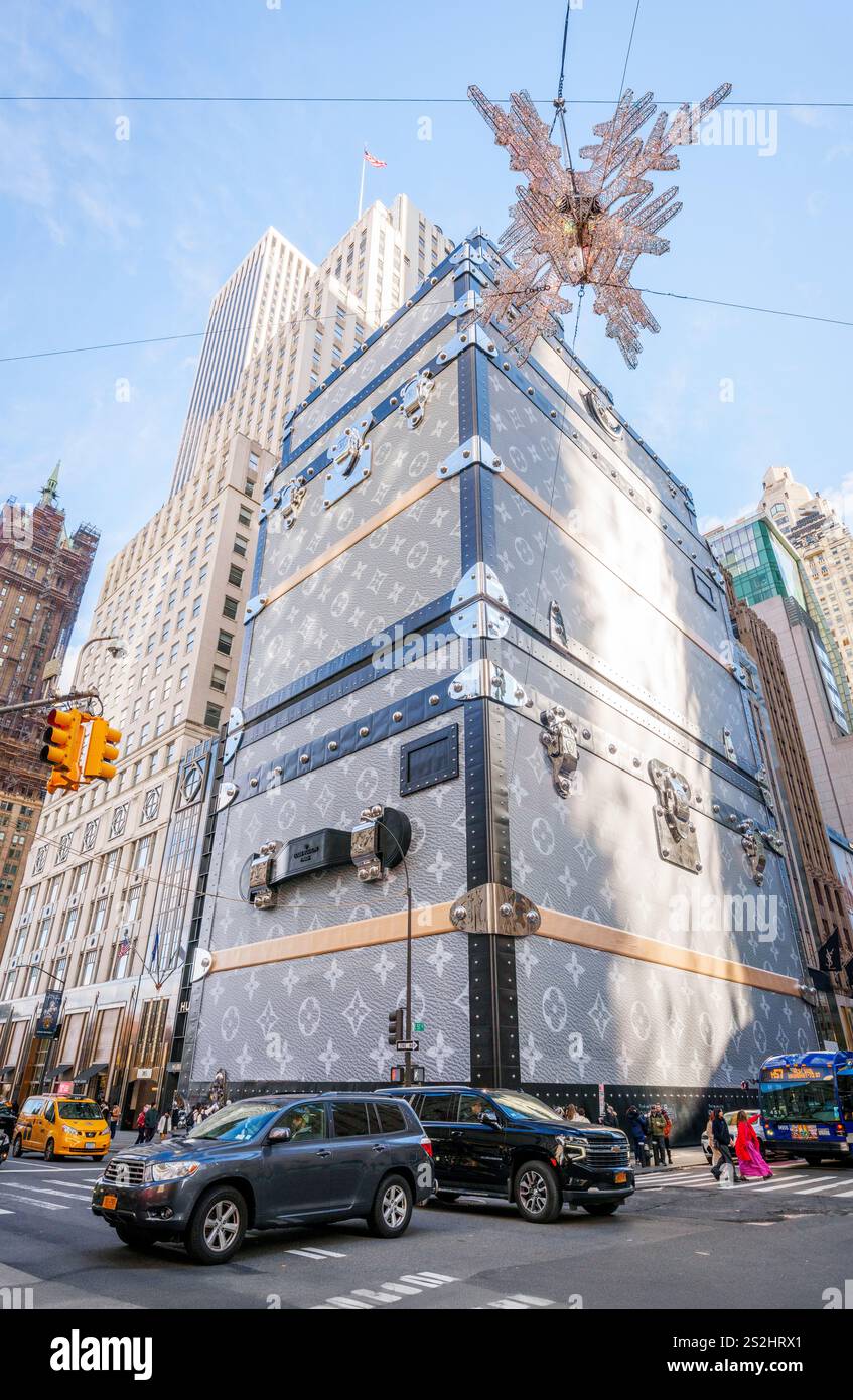 Housse de bagage Louis Vuitton XL pour la construction du nouveau Flagship Store sur la 5e Avenue Manhattan, New York City New York, États-Unis Banque D'Images