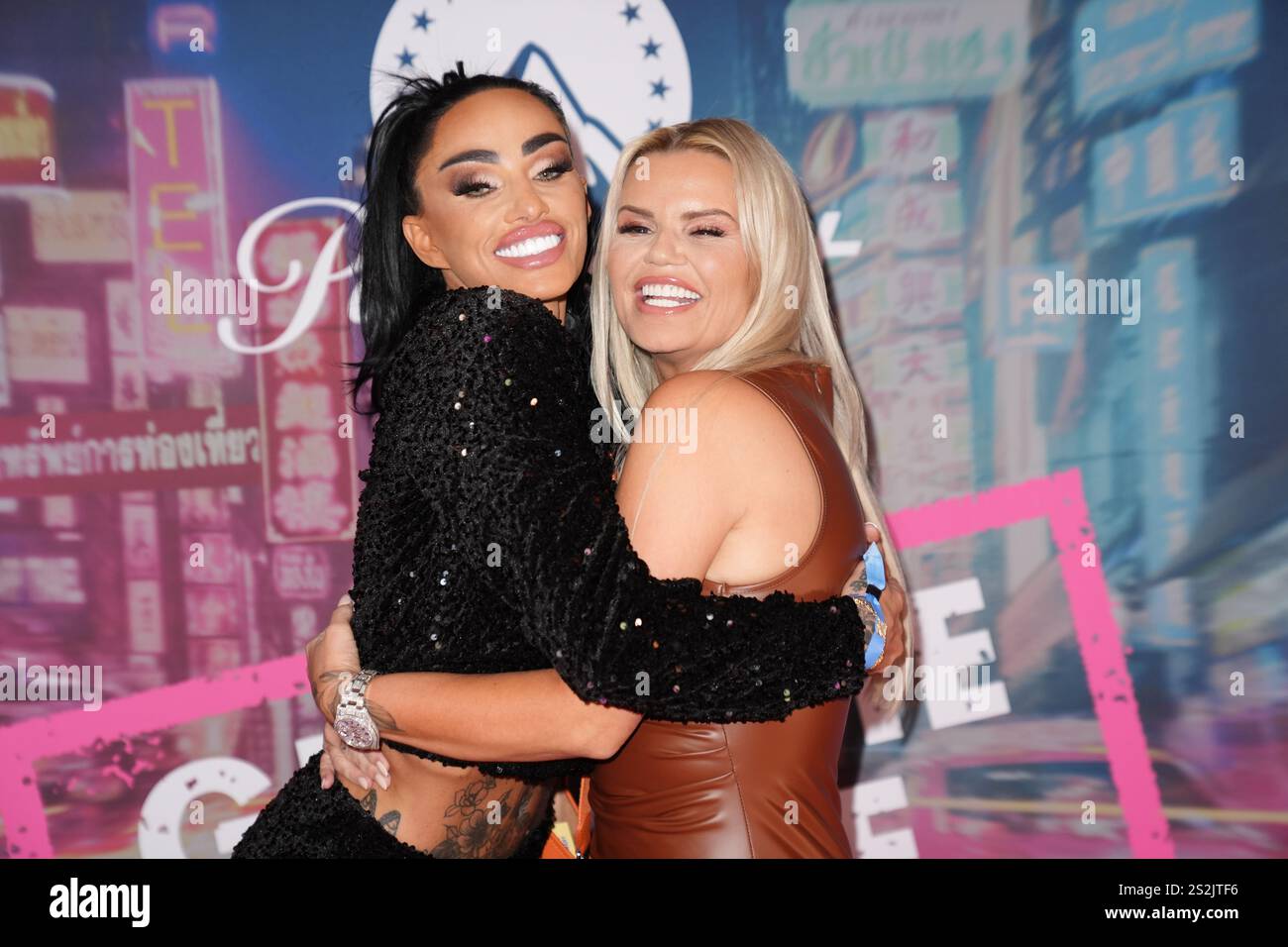 Katie Price et Kerry Katona assistent à une soirée de lancement de la nouvelle série de Geordie Shore, au Thai Square Restaurant and Club, dans le centre de Londres. Date de la photo : mardi 7 janvier 2025. Banque D'Images
