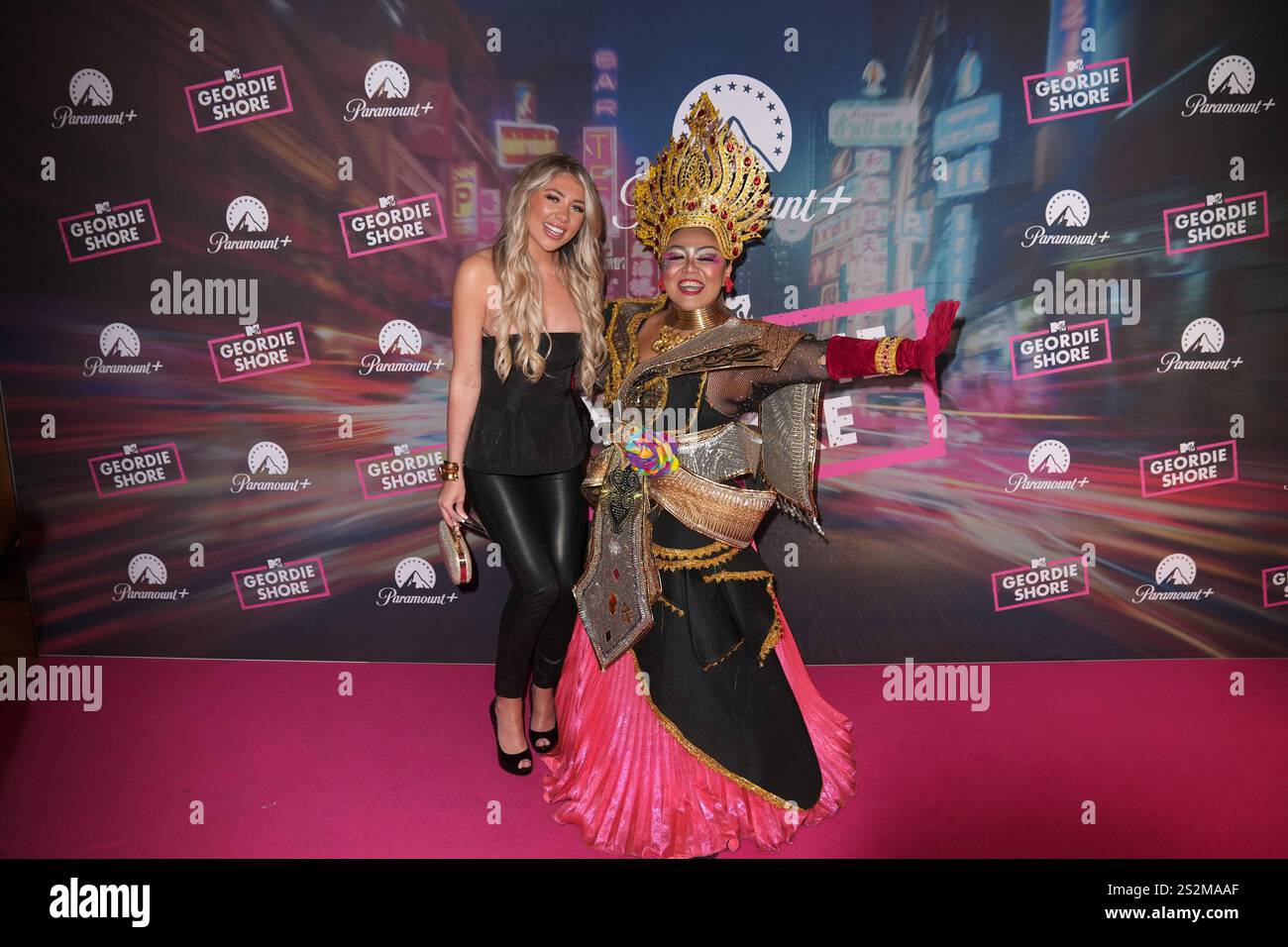 Paige Turley et un invité participant à une fête de lancement de la nouvelle série de Geordie Shore, au Thai Square Restaurant and Club, au centre de Londres. Date de la photo : mardi 7 janvier 2025. Banque D'Images