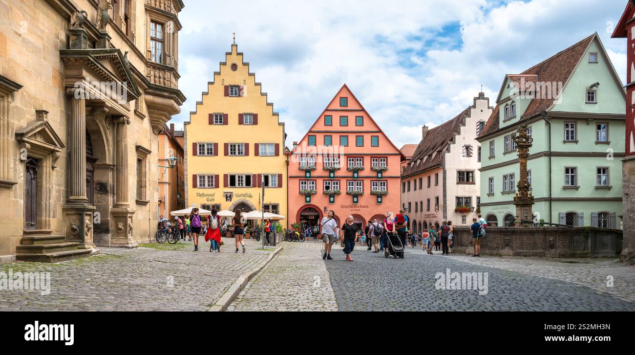 Rothenburg ob der Tauber, Allemagne - 8 août 2024 : vieille ville de Rothenburg ob der Tauber, une ville médiévale bien préservée avec des rues pittoresques, hal Banque D'Images