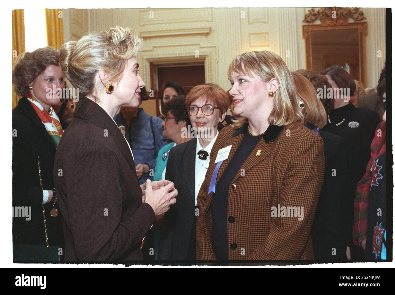 Première dame Hillary Rodham Clinton s'adressant à une réception pour femmes cadres dans le gouvernement de l'État dans la salle à manger de l'État à la Maison Blanche (13). Banque D'Images