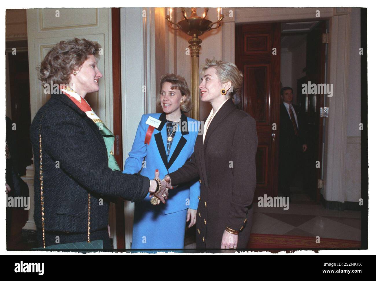 Première dame Hillary Rodham Clinton s'adressant à une réception pour femmes cadres dans le gouvernement de l'État dans la salle à manger de l'État à la Maison Blanche (20). Banque D'Images