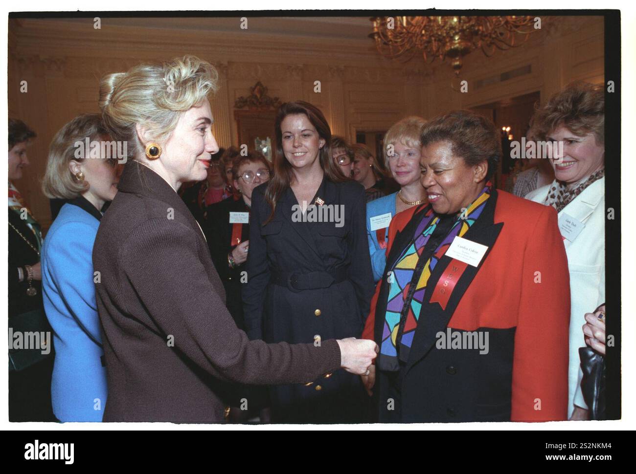 Première dame Hillary Rodham Clinton s'adressant à une réception pour femmes cadres dans le gouvernement de l'État dans la salle à manger de l'État à la Maison Blanche (46). Banque D'Images