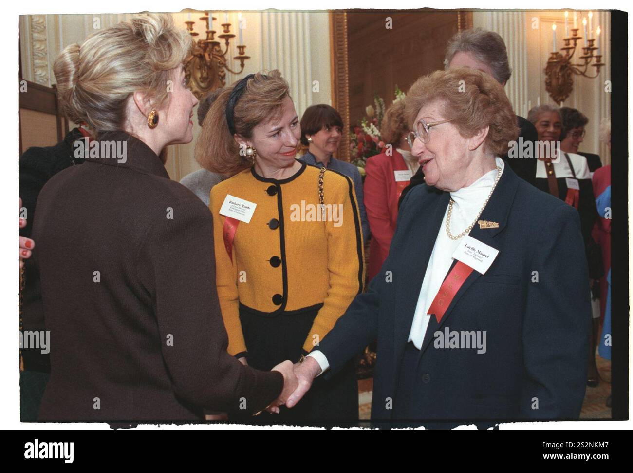 Première dame Hillary Rodham Clinton s'adressant à une réception pour femmes cadres dans le gouvernement de l'État dans la salle à manger de l'État à la Maison Blanche (15). Banque D'Images