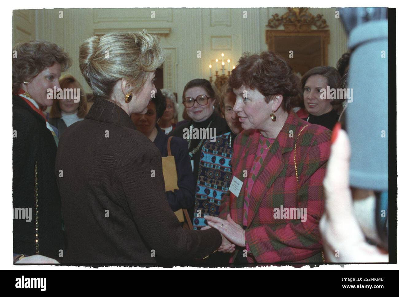 Première dame Hillary Rodham Clinton s'adressant à une réception pour femmes cadres dans le gouvernement de l'État dans la salle à manger de l'État à la Maison Blanche (14). Banque D'Images