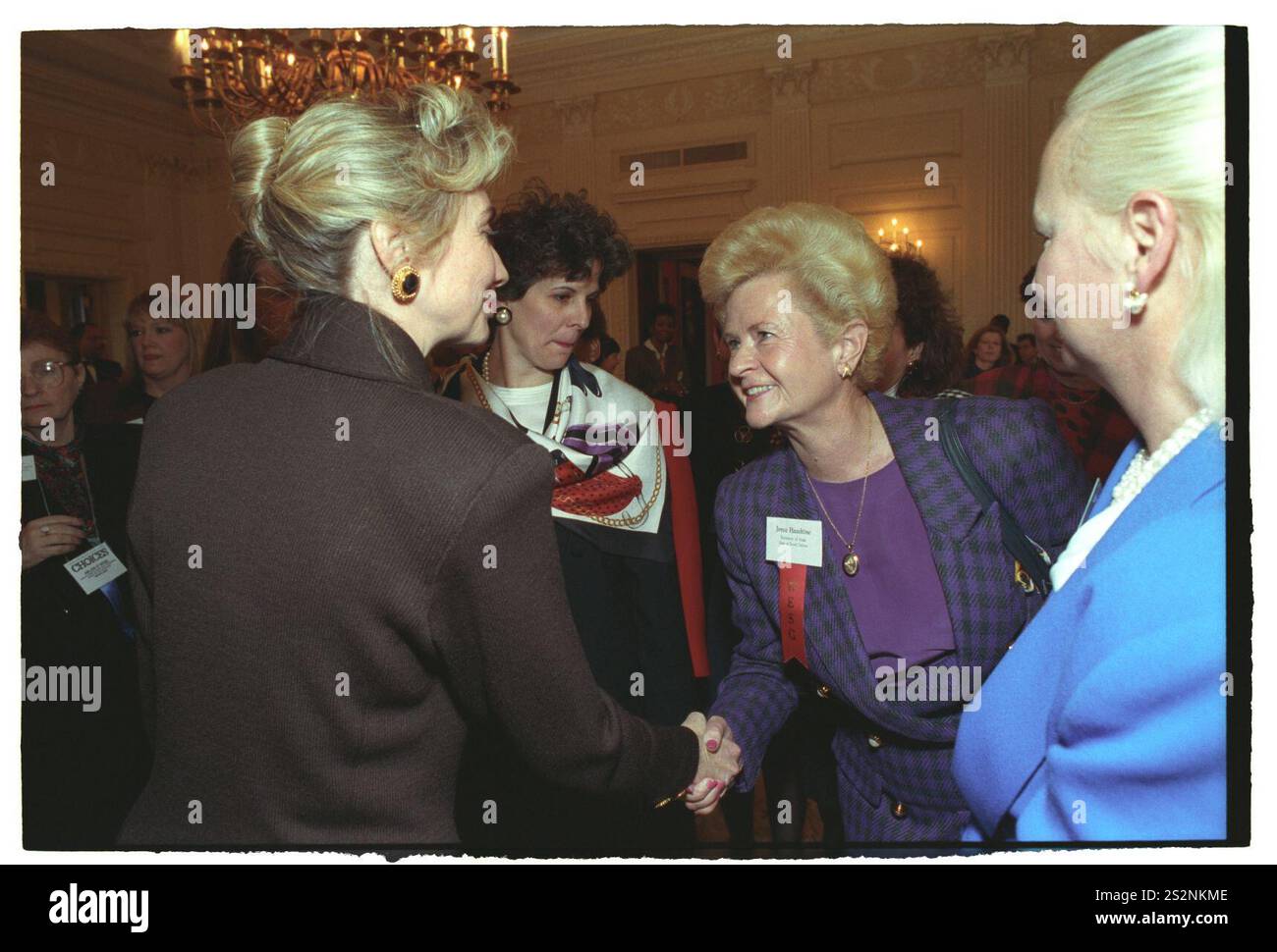 Première dame Hillary Rodham Clinton s'adressant à une réception pour femmes cadres dans le gouvernement de l'État dans la salle à manger de l'État à la Maison Blanche (39). Banque D'Images