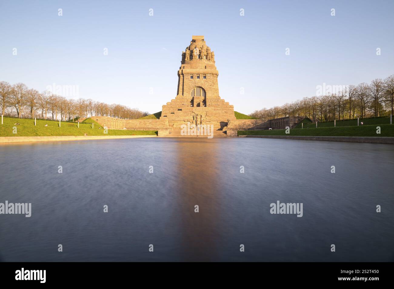 Monument à la bataille des Nations dans la lumière du soir, Leipzig, Saxe, Allemagne, Europe Banque D'Images