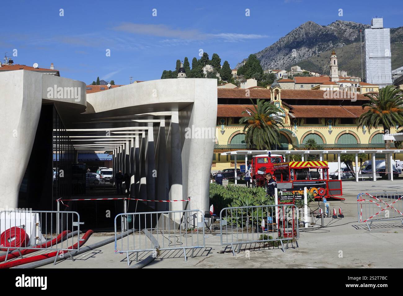 Destruction sur la côte de la Côte d'Azur à Roquebrune Cap Martin et Menton après tempête en lien avec de fortes pluies, balade emportée sur la plage Banque D'Images