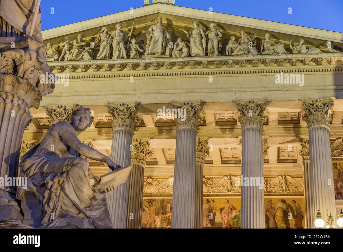 Le parlement à Vienne, Autriche. Siège du gouvernement. Tir de nuit Autriche Banque D'Images