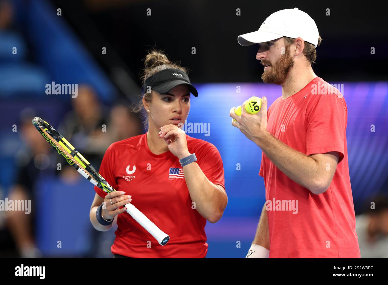 Perth, Australie. 1er janvier 2025. Robert Galloway et Desirae Krawczyk, des États-Unis, en action contre Fajing Sun et Shuai Zhang, de Chine, lors de leur match de double quart de finale de la Coupe Unie 2025 au RAC Arena de Perth, le mercredi 1er janvier 2025. (AAP image/Richard Wainwright) PAS D'ARCHIVAGE, USAGE ÉDITORIAL UNIQUEMENT crédit : Australian Associated Press/Alamy Live News Banque D'Images