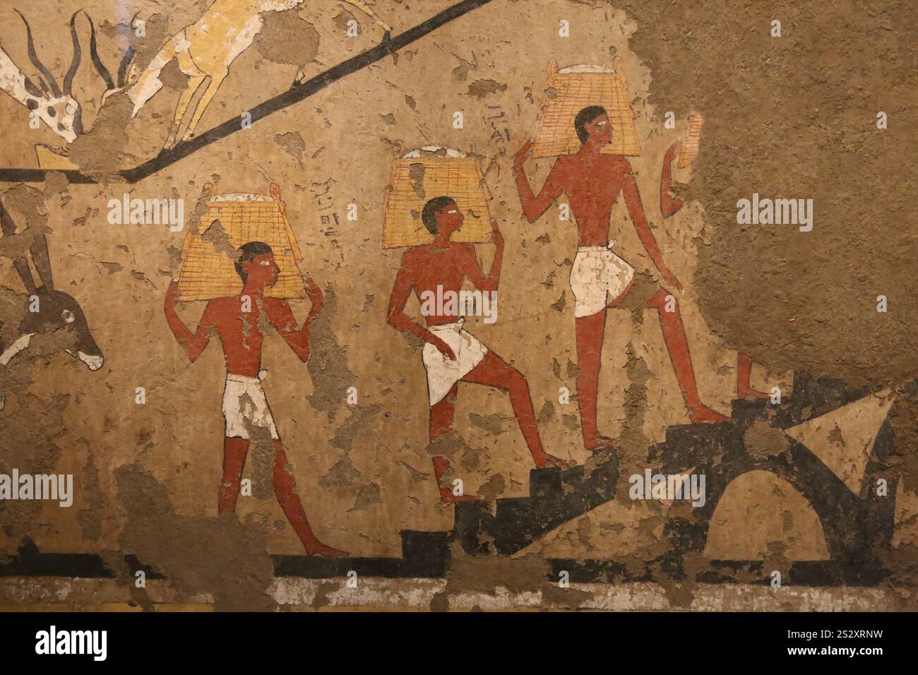 Tombeau d'Iti et Néferu. Détail représentant le transport du grain dans le panier sur les épaules travailleurs. 9e-10e dynastie.1re période intermédiaire (2118-1980 av. J.-C.). Banque D'Images