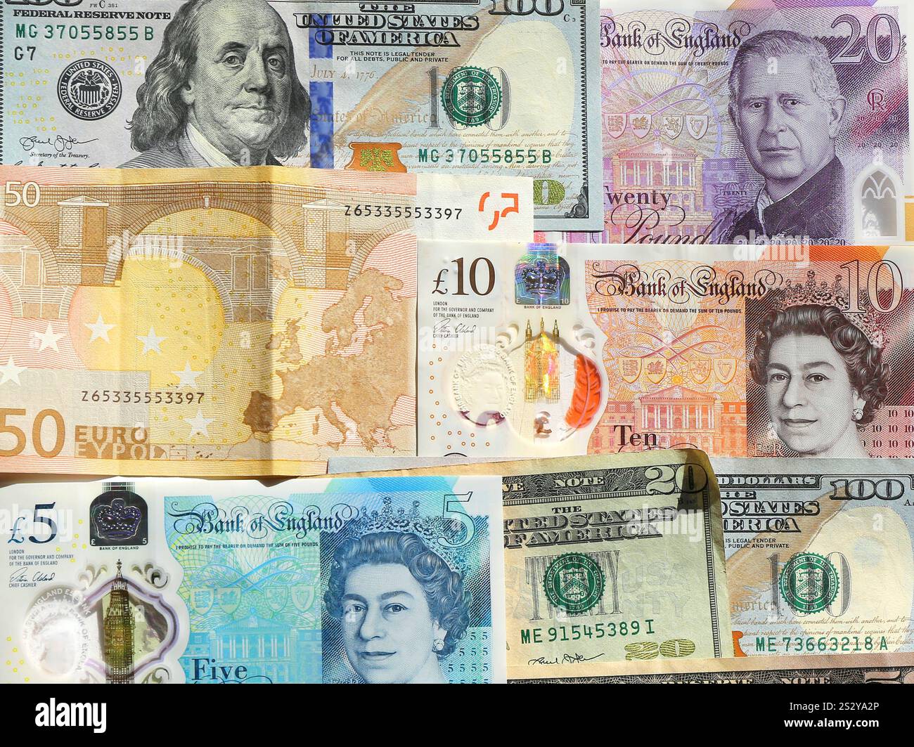 Livre sterling britannique avec le roi Charles, cent dollars américains et billets en euros Banque D'Images