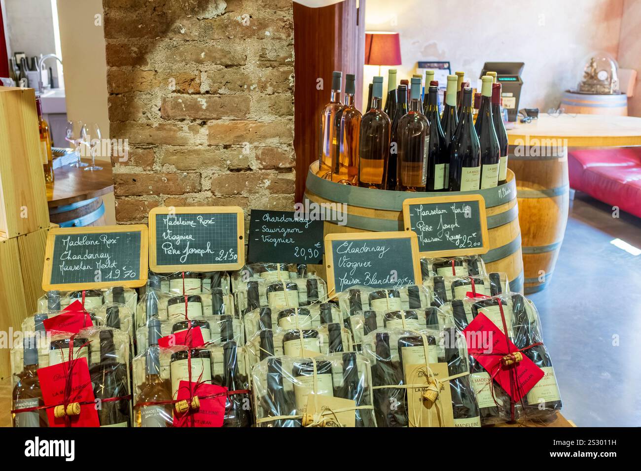 Domaine la Madeleine grotte vigneron vente directe au public, Marseillan, Hérault, Occitanie, France, Europe Banque D'Images