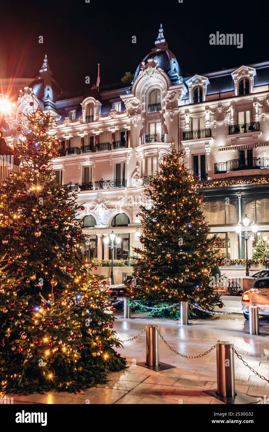 Le célèbre Hôtel de Paris avant Noël, à Monte Carlo, Monaco Banque D'Images
