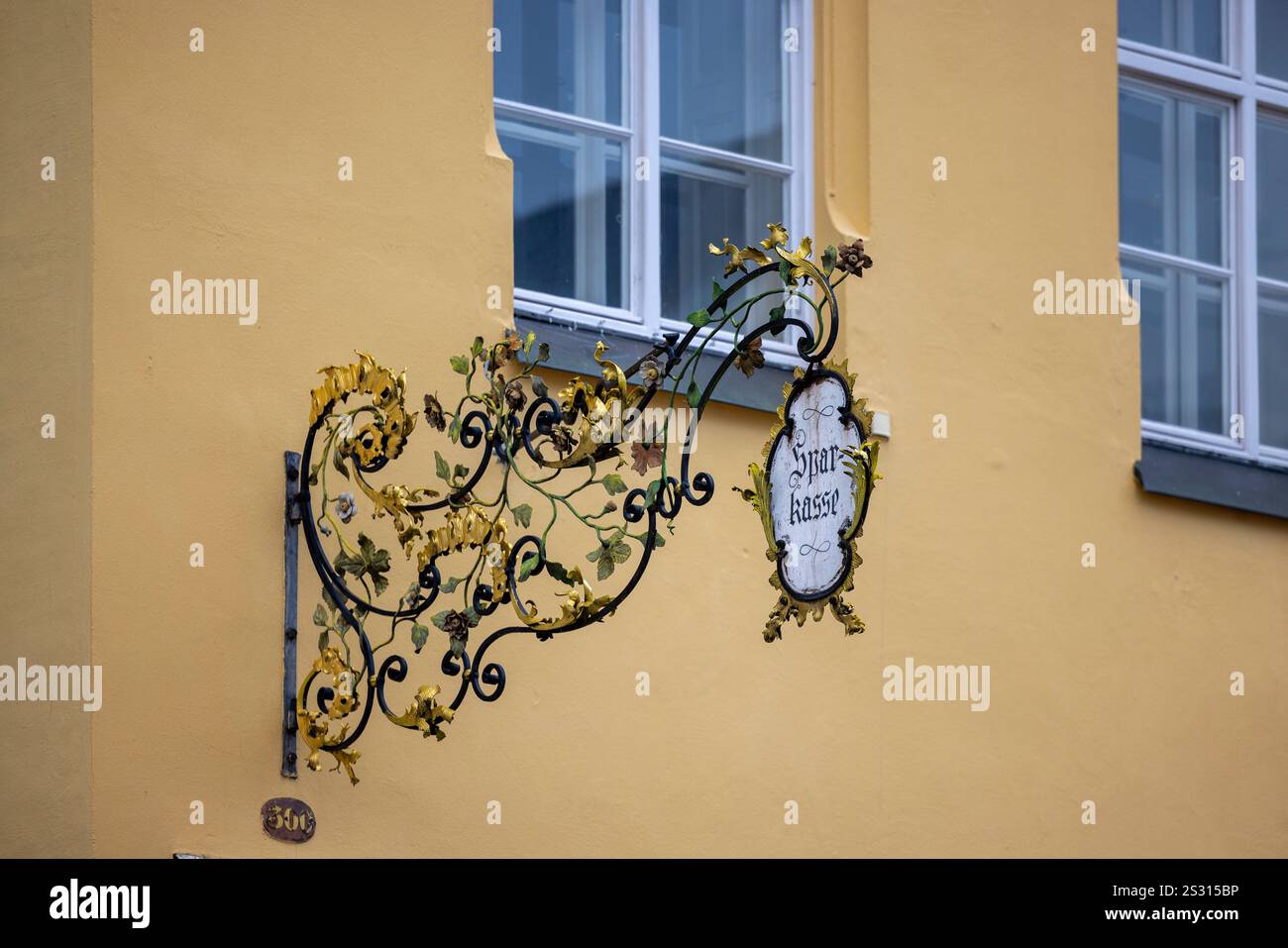 Un bâtiment de banque historique dans la ville allemande Landshut Banque D'Images