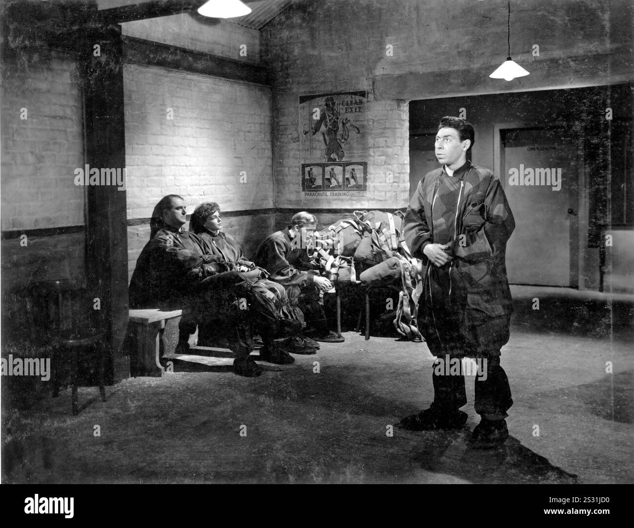 CONTRE LE VENT JACK WARDEN, SIMONE SIGNORET, GORDON JACKSON, JOHN SLATER date : 1948 Banque D'Images