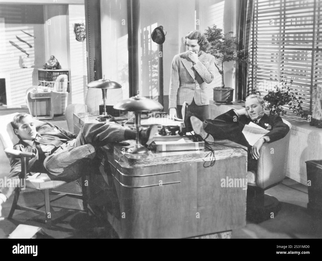 AVOCAT POUR CRIME DOUGLASS MONTGOMERY, JACQUELINE WELLS ET OTTO KRUGER DORMIR AU TRAVAIL PHOTO DES ARCHIVES RONALD GRANT UN AVOCAT POUR CRIME DOUGLASS MONTGOMERY, JACQUELINE WELLS ET OTTO KRUGER date : 1937 Banque D'Images