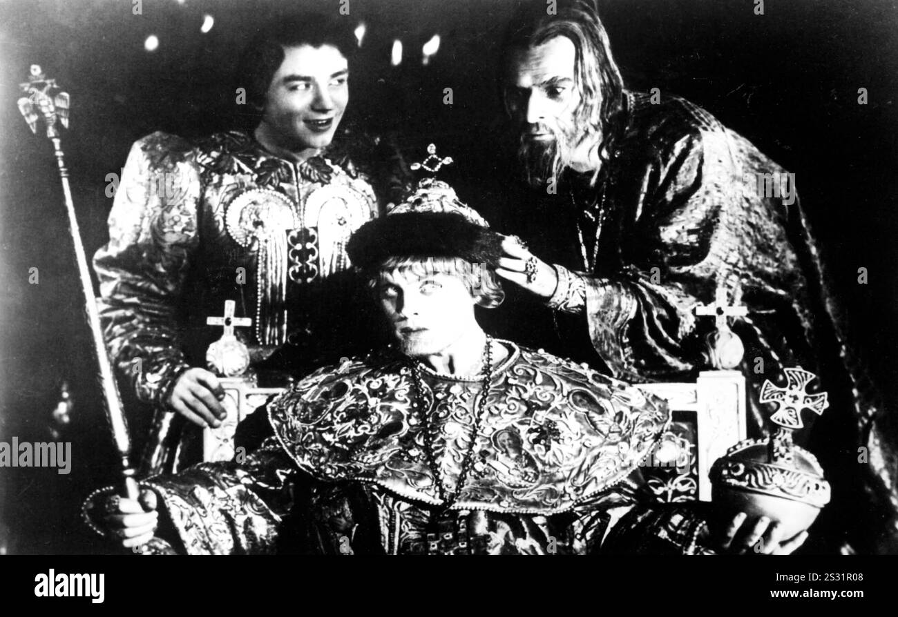 IVAN LA TERRIBLE PARTIE 2 PAVEL KADOCHNIKOV ET NIKOLAI TCHERKASOV date : 1945 Banque D'Images