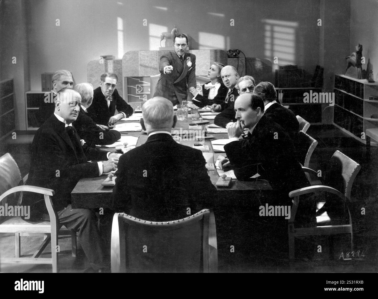 LE FIL SOUS TENSION date : 1937 Banque D'Images