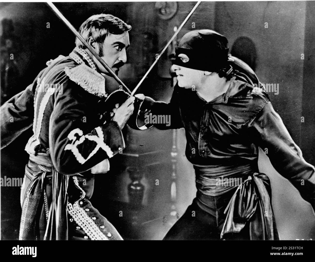 LA MARQUE DE ZORRO ROBERT MCKIM DANS LE RÔLE DU CAPITAINE RAMON ; DOUGLAS FAIRBANKS DANS LE RÔLE DE ZORRO date : 1920 Banque D'Images