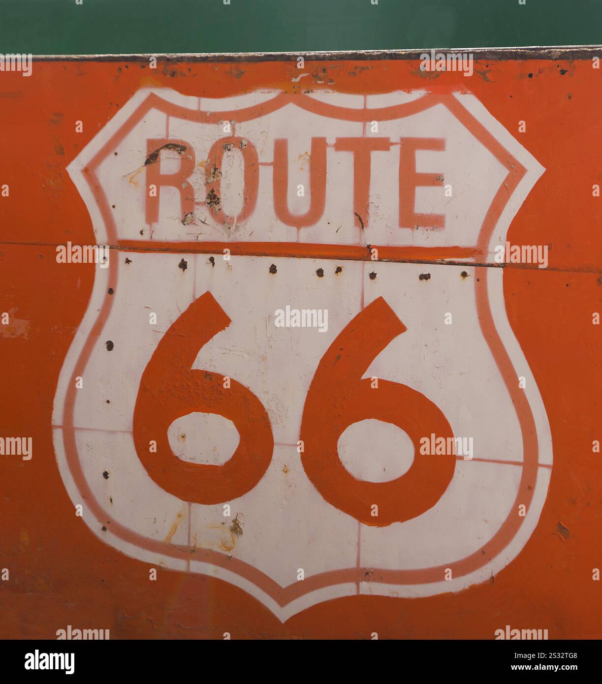 Symbole de la route 66 en rouge sur une façade-usa Banque D'Images
