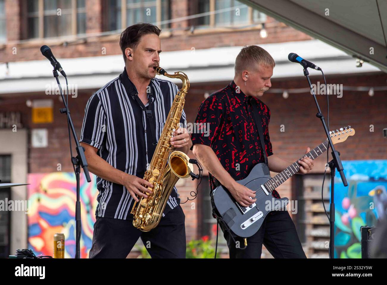 Le groupe de surf rock Mary Ann Hawkins sur scène au concert en plein air Teurastamo à Helsinki, Finlande Banque D'Images