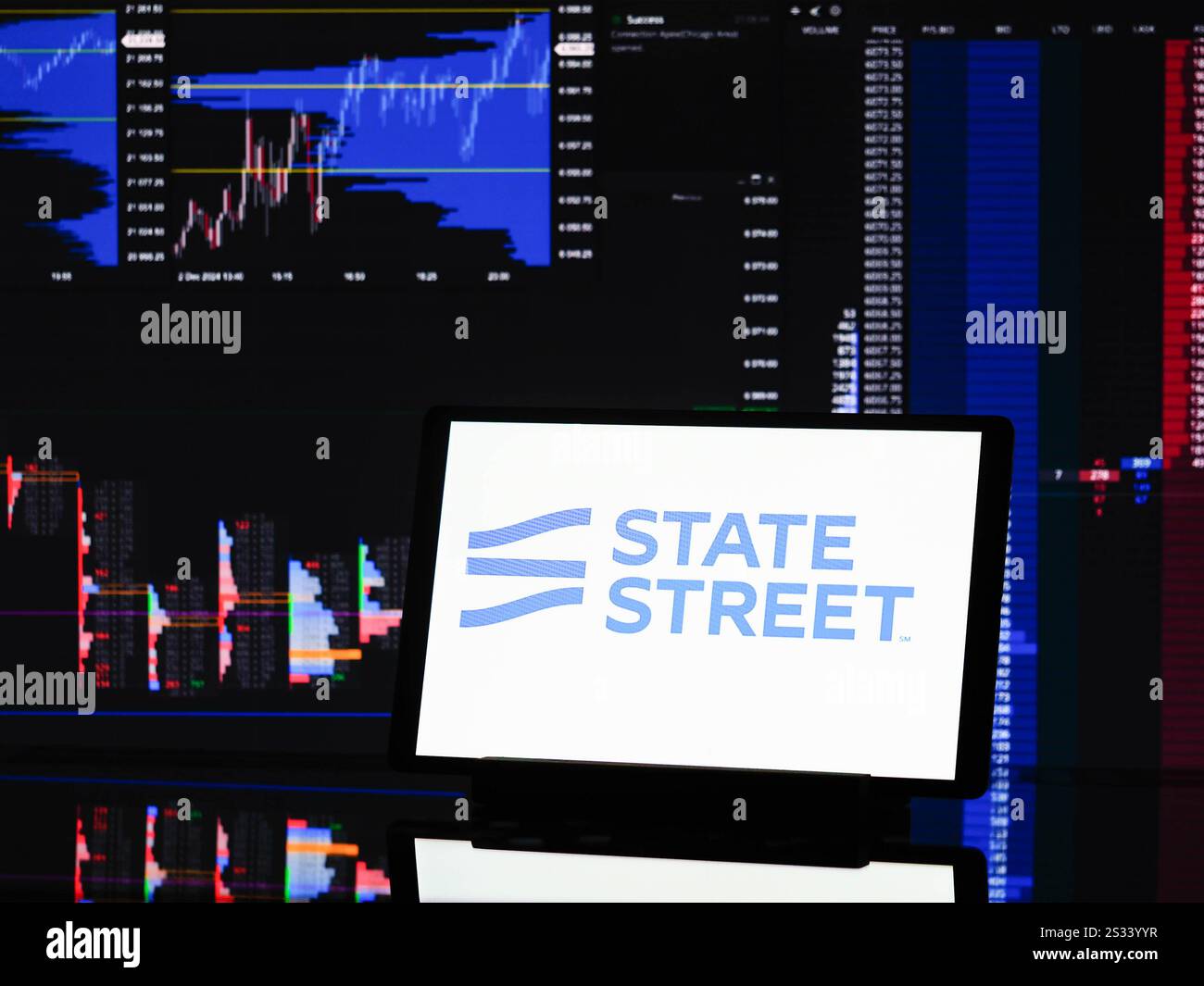 Dans cette illustration photo, le logo de State Street Corporation est affiché sur un moniteur. Banque D'Images Dans cette illustration photo, le logo de State Street Corporation est affiché sur un moniteur. Banque D'Images