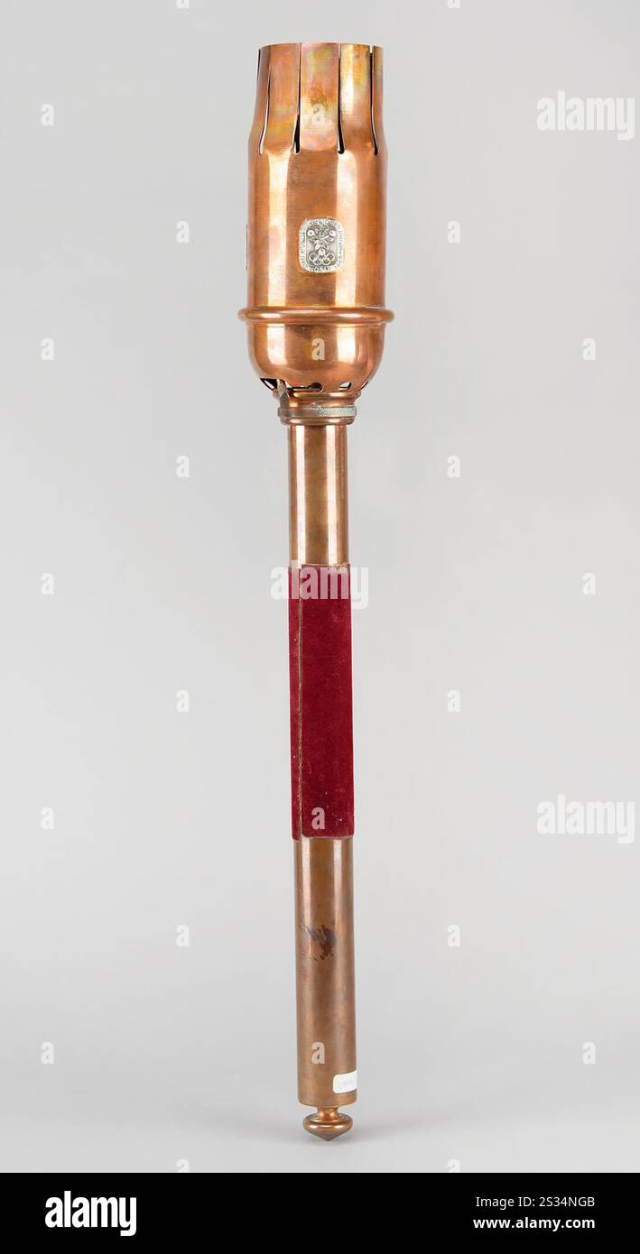 Boston, Massachusetts, États-Unis. 8 janvier 2025. Torche des Jeux Olympiques d'hiver de Grenoble 1968 maintenant à : $27 500 (4 soumissions) estimation : $150,000. (Crédit image : © RR Auction/ZUMA Press Wire) USAGE ÉDITORIAL SEULEMENT! Non destiné à UN USAGE commercial ! Banque D'Images