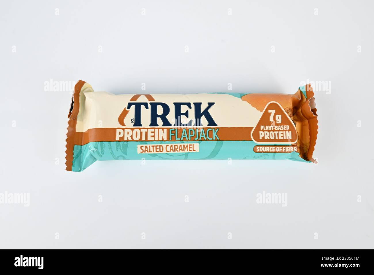Trek Salted Caramel Flavour Topped Protein Flapjack – pays de Galles, Royaume-Uni – 12 décembre 2024 Banque D'Images