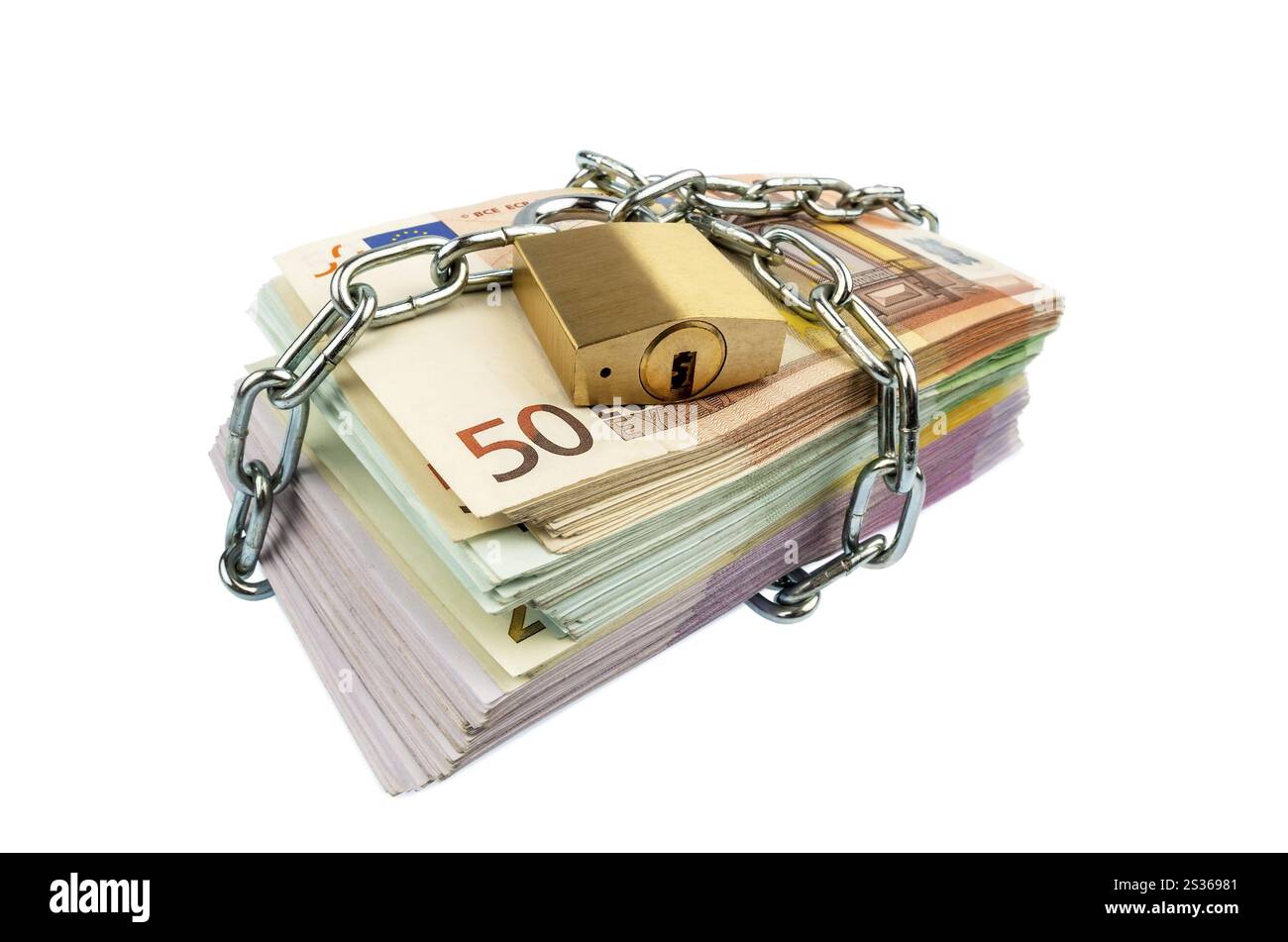 Billets en euros avec chaîne et cadenas photo symbolique pour la sécurité et l'inflation. Autriche Banque D'Images
