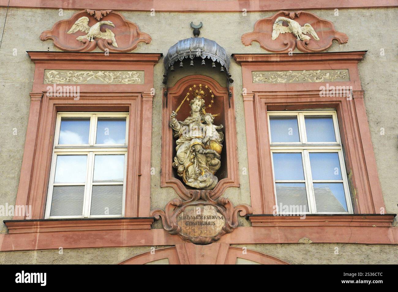 Marie et le fils de Dieu comme une figure murale sous votre protection et parapluie Banque D'Images